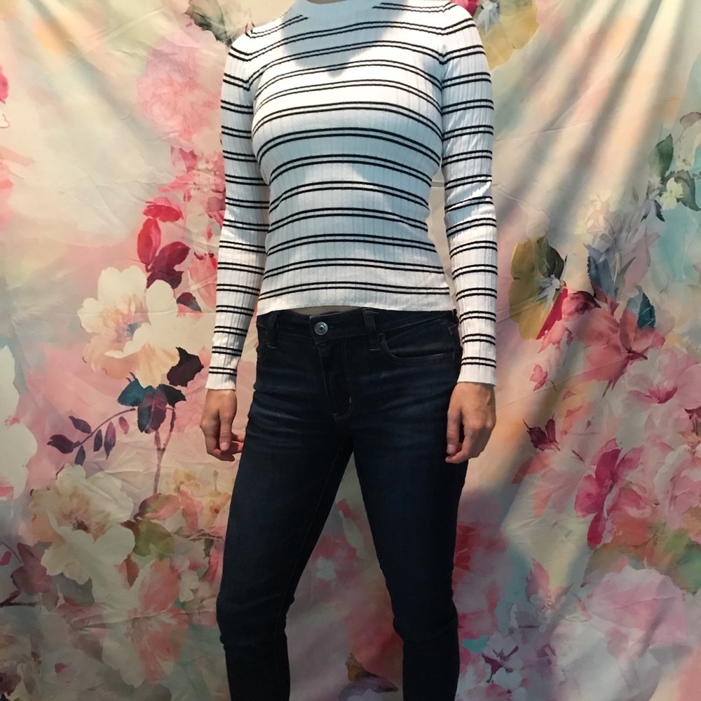 Form fitting sweater